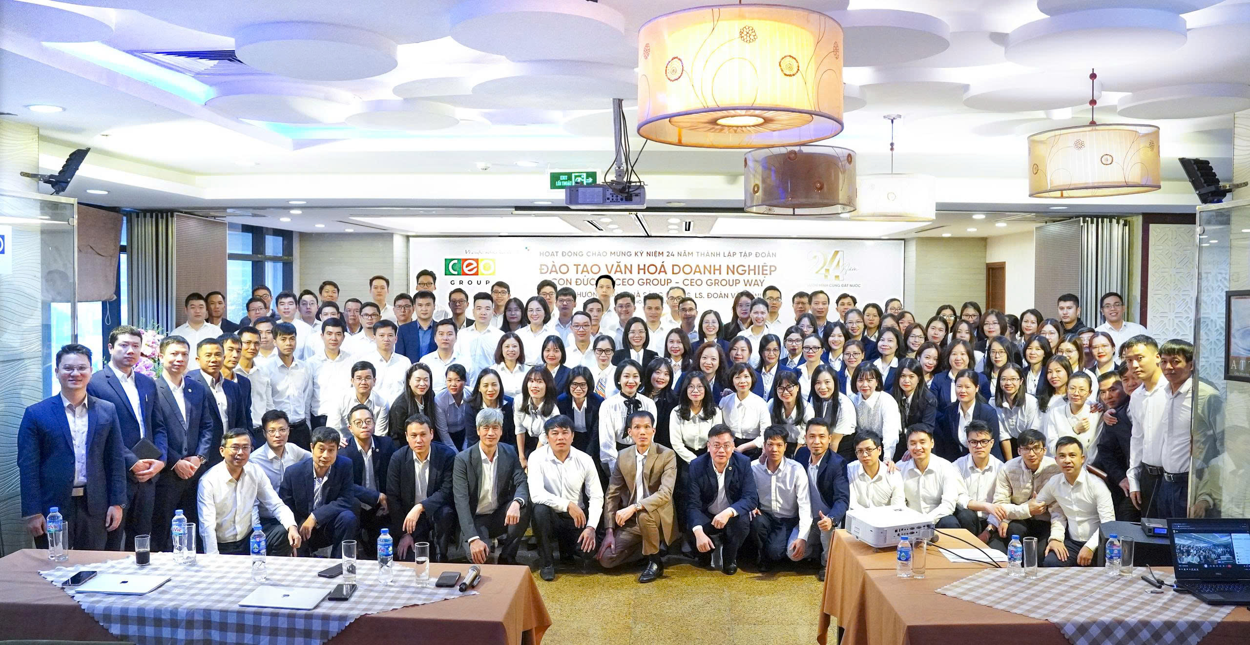 ĐÀO TẠO VĂN HÓA DOANH NGHIỆP - CON ĐƯỜNG CEO GROUP: Một CEO – Một Gia đình – Một Đội - Tập đoàn CEO ĐÀO TẠO VĂN HÓA DOANH NGHIỆP - CON ĐƯỜNG CEO GROUP: Một CEO – Một Gia đình – Một Đội - Tập đoàn CEO